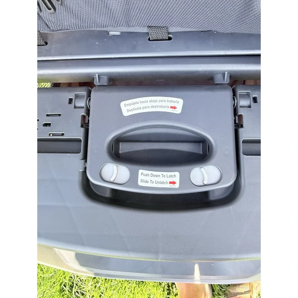 Chicco Bravo Quick-Fold Stroller Gently Used Easy One-Hand Fold Compact‎